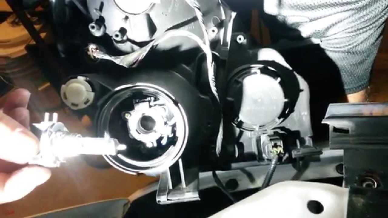 KIA Sedona Headlight Replacement