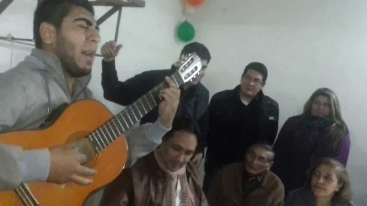 Serguio Galleguillo en familia (Renzo cantando unos tangos) Septiembre Musical 2013 (Alderetes)