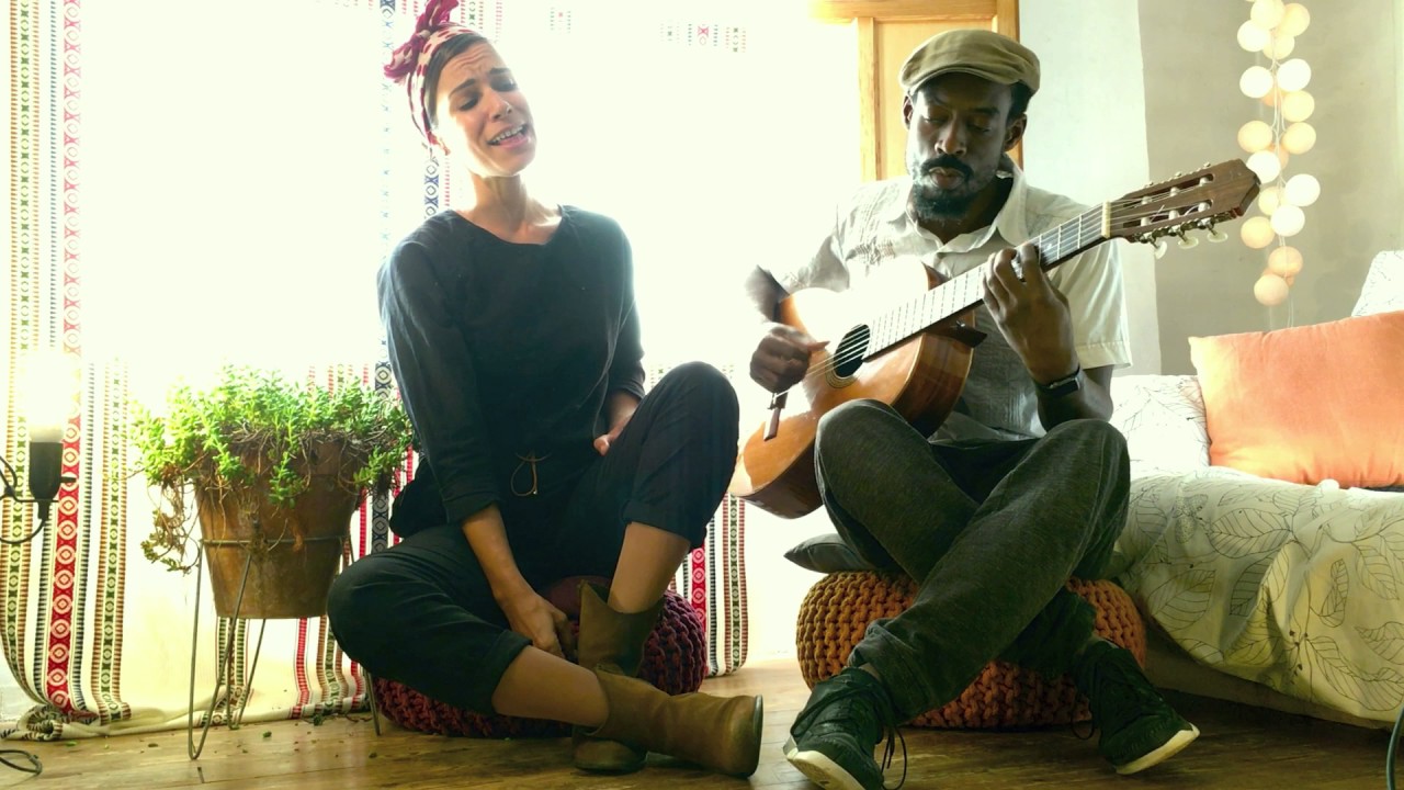 Skyland:  Ojos malignos .Tula & Mel Seme en  Casa