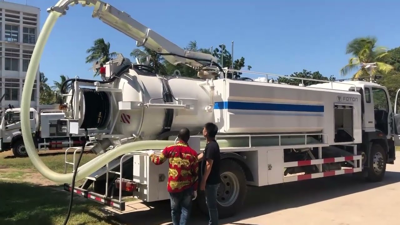 Camion hydrocureur