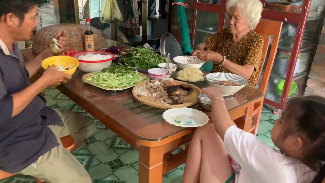 Cuối tuần em làm gì cho mẹ chồng ăn đây ạ ‘ hom nay mẹ ăn ngon quá trời luôn 🌹em mời cả nhà ạ 🌹