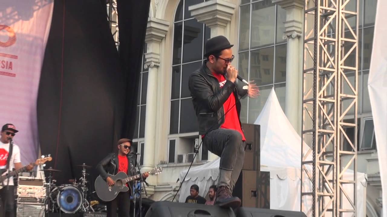 Nineball - Akulah Serigala (Live Festival Langit Musik 2014)