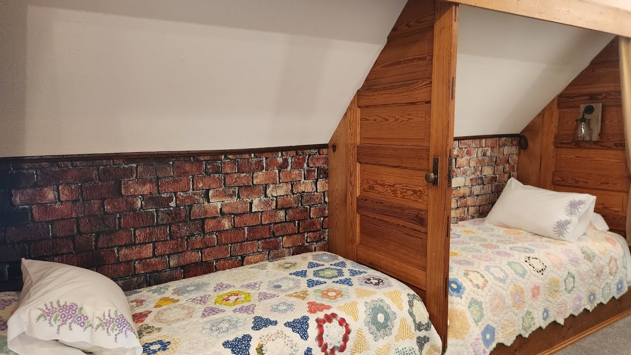Part 3 renovation of Esther's attic in our B&B.