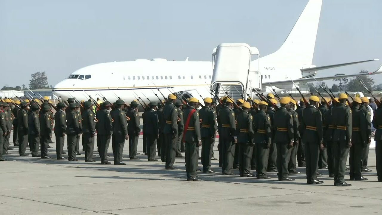 Plane carrying Robert Mugabe's body arrives in Zimbabwe | AFP