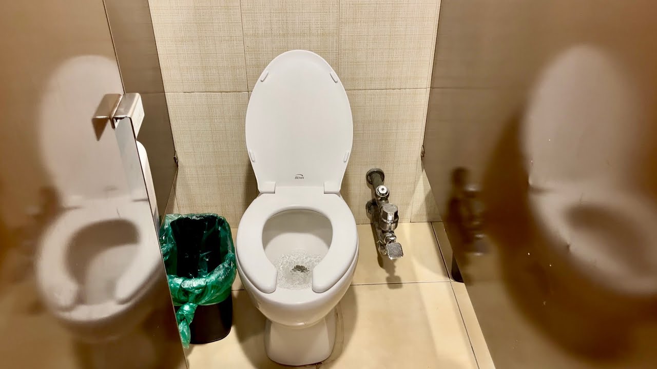 Сантехника American Standard в торговом центре Suburbia Plaza Lincoln в Монтеррее, Мексика.