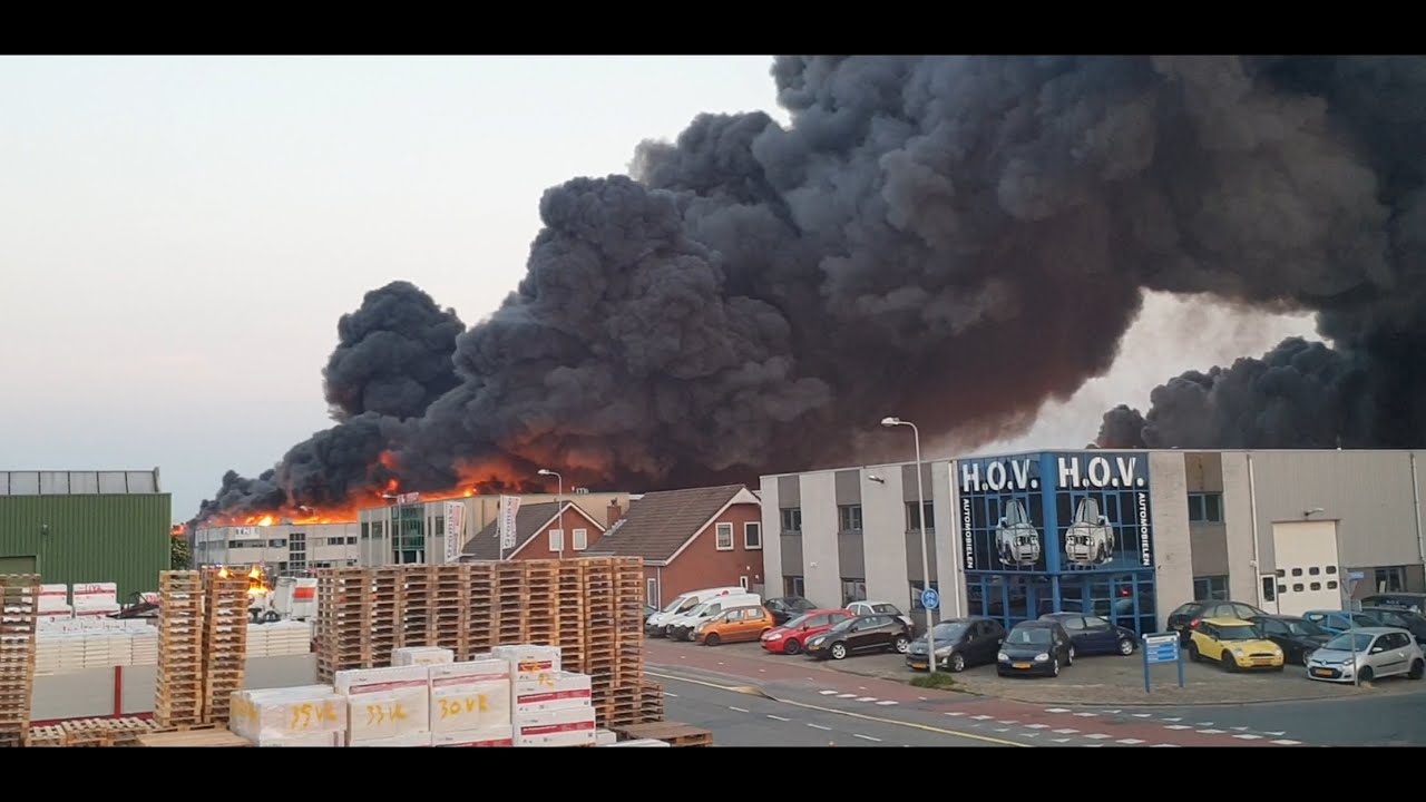 Grote brand in industrieterein Ter aar