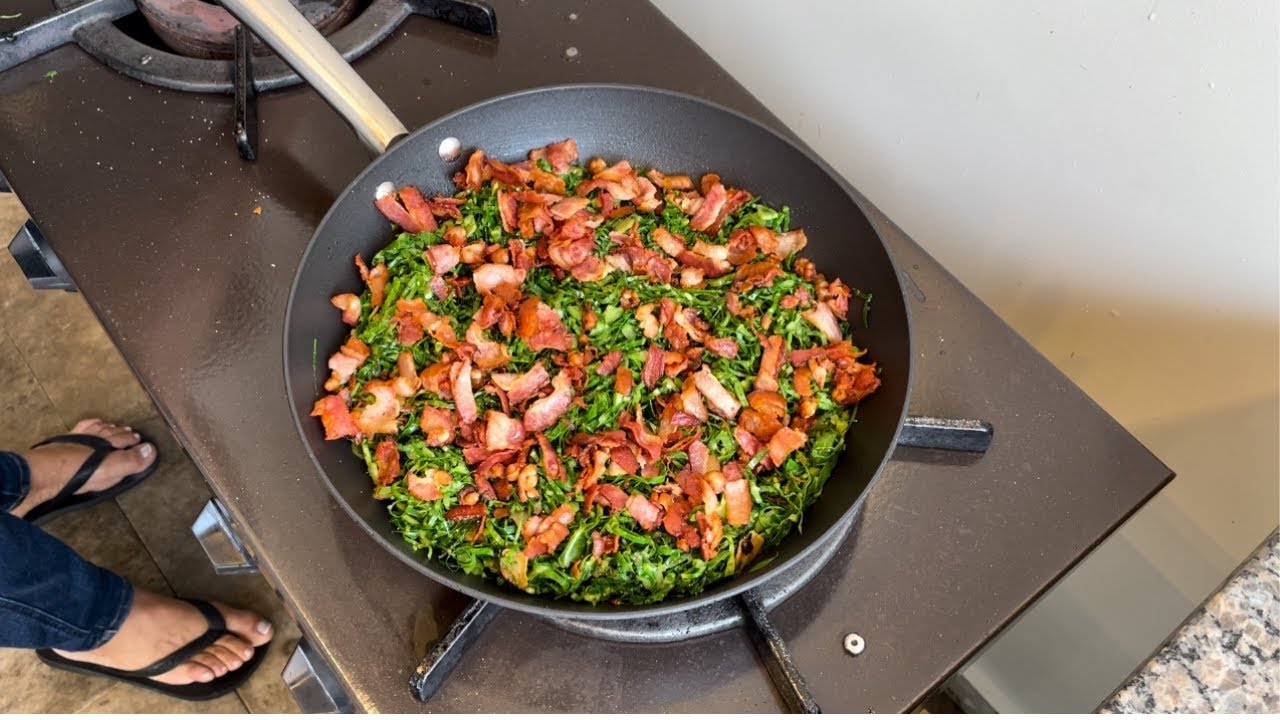 Couve Refogada com Bacon e Alho Frito 🥬🥓 | Receita F&aacute;cil e Saborosa para o Dia a Dia
