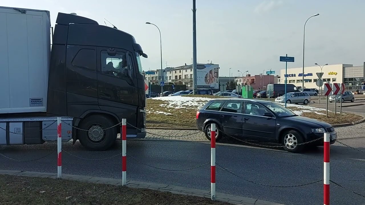 Korki na osiedlu Wygoda w Białymstoku - tir blokował rondo przy zakładzie poprawczym