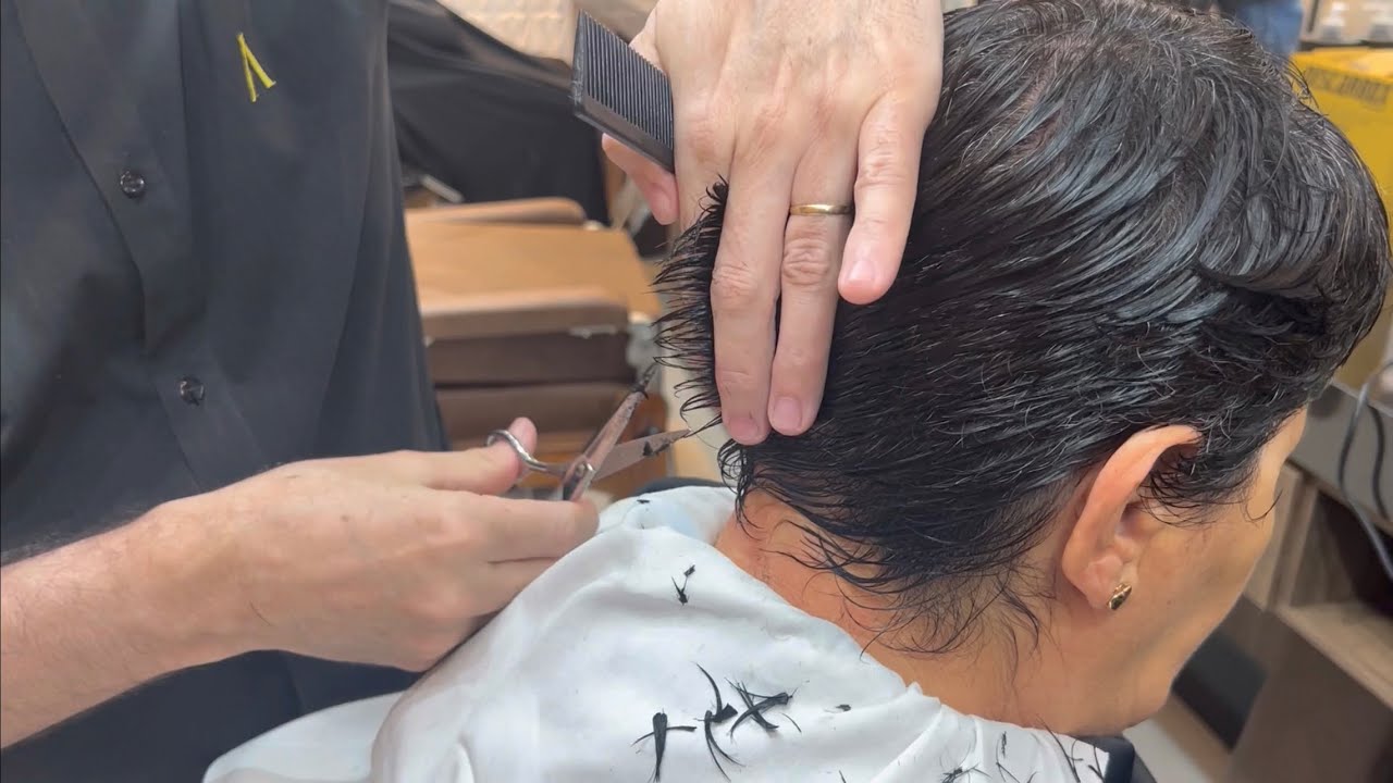 Como cortar cabelo feminino todo na tesoura com técnicas de pente corrido e mecha a mecha ✅tutorial