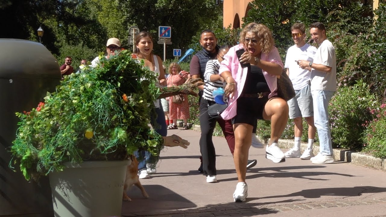 INSANE BUSHMAN PRANK! MEN RUN FOR THEIR LIVES 😱