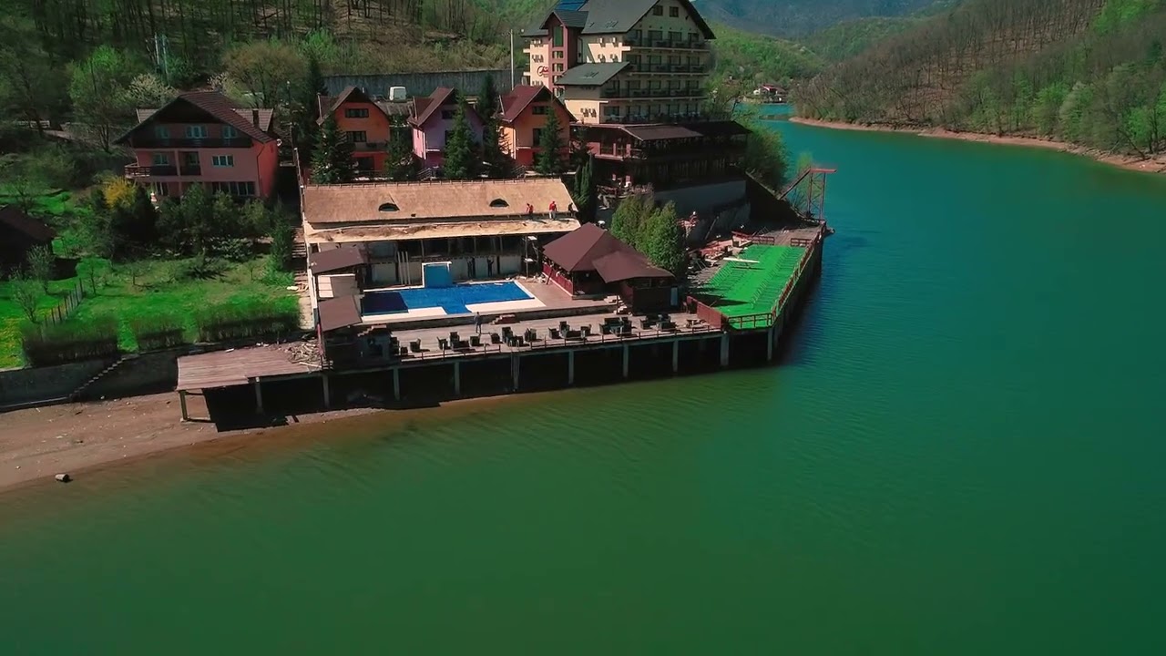 Acoperișul de stuf – întâlnirea dintre natură și lux, surprinsă din dronă - MESTERI IN STUF