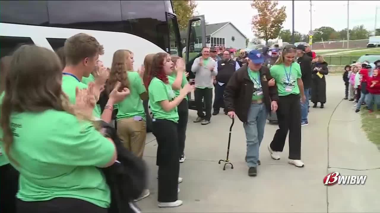 Wamego warmly welcomes home veterans from 15th annual Honor Flight