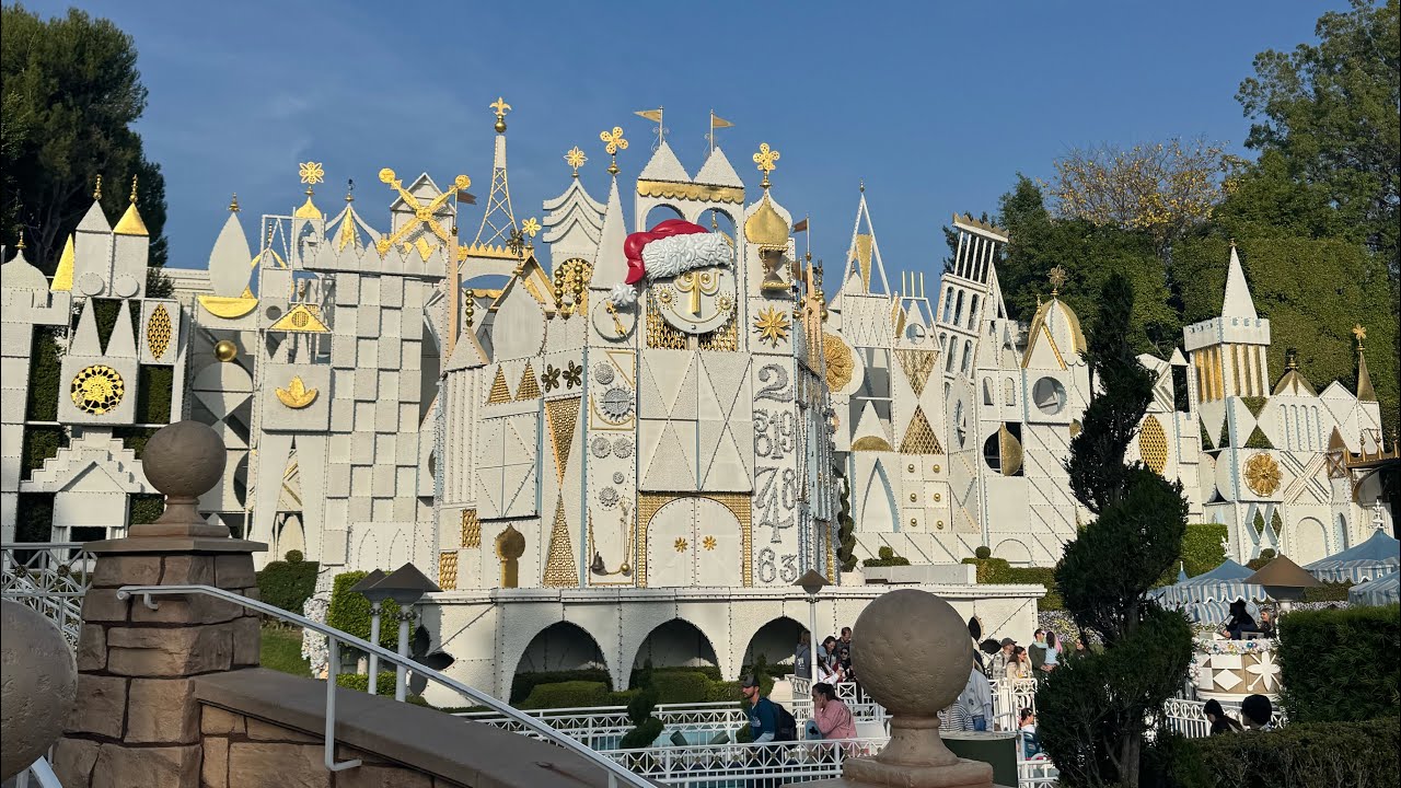 12/13/2025 “It’s a Small World” clock parade at 2:30, broken time-doors
