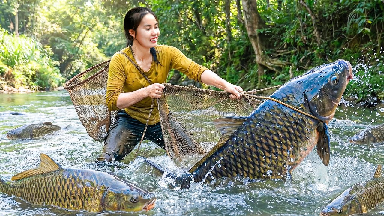 How We Caught a Big School of Fish on a Rainy River Day with My Kids | Selling at the Market