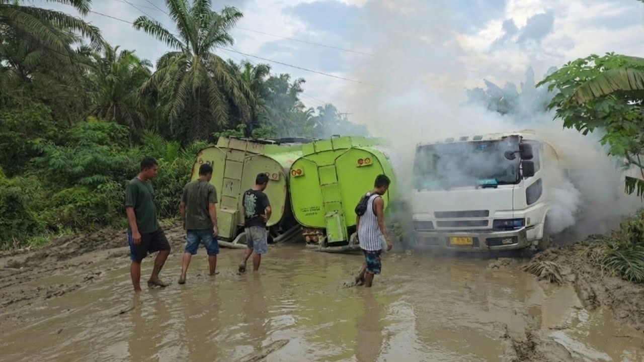 Bumper Truck Sampai Hancur || Semua Sopir Uji Skill Di Jalan Berlumpur Hingga Nyaris Terbalik