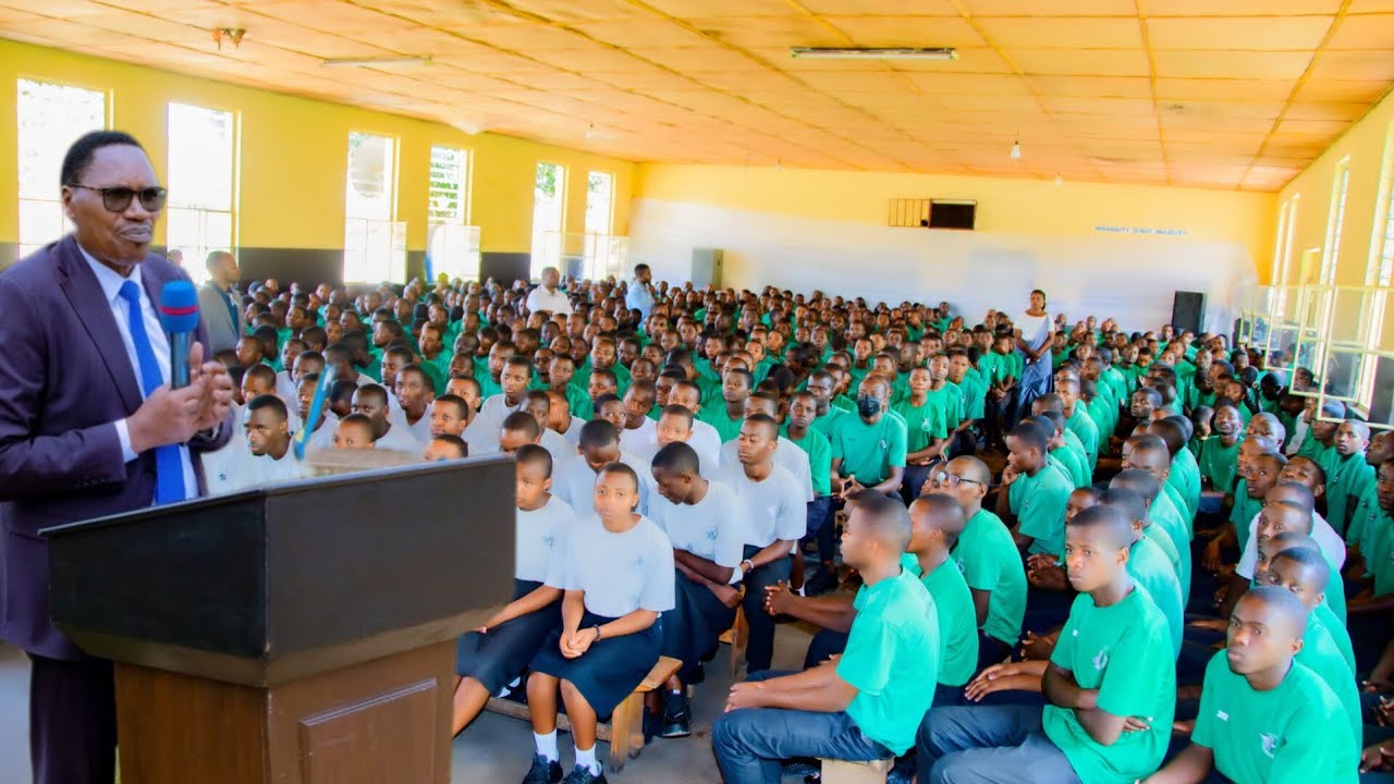 URUZINDUKO RWA SENATERI NIYOMUGABO CYPRIEN MURI TTC RUBENGERA, ARISHIMYE  ANATUNGURWA NIBYO AHABONYE