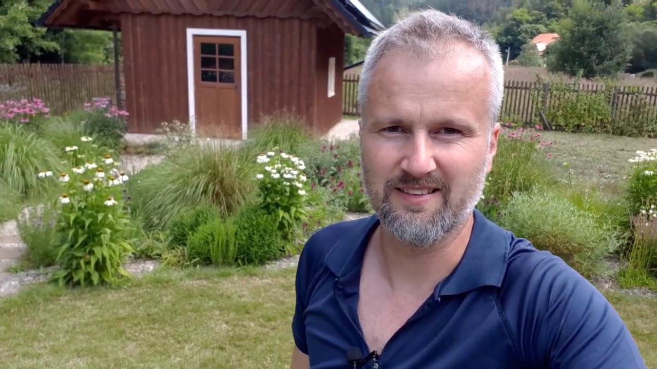 Aerifikace trávníku a jeho topdressing pískem | ŠENA