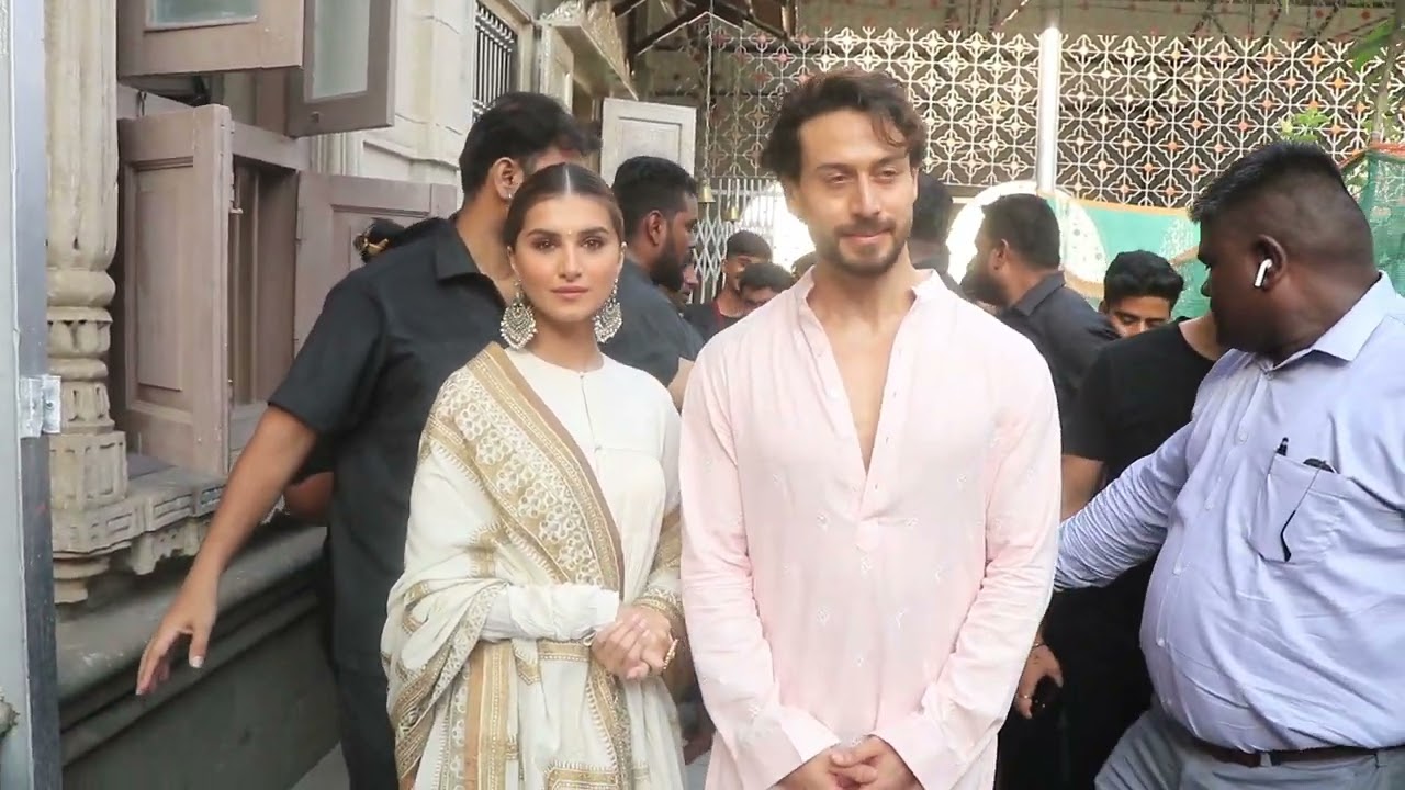 Tiger Shroff and Tara Sutaria promote Heropanti 2 at Babulnath Temple | CineBlitz