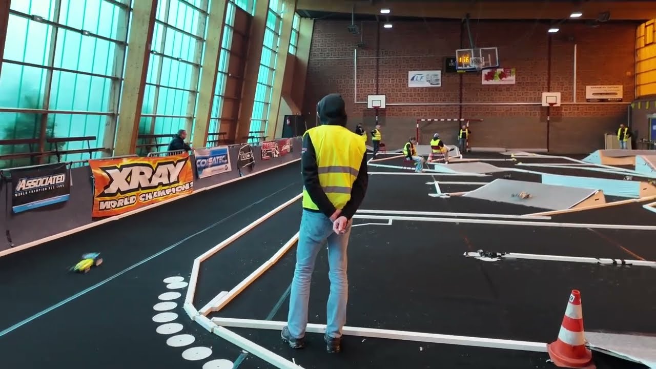 La course Winter Cup ORCA Brunembert: Un circuit exigeant ! TT 1/10e par Xavier, Vinny, et Alexis