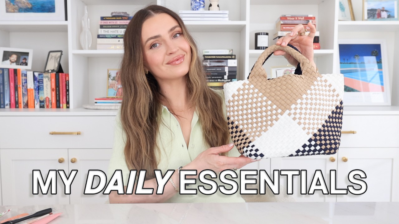 everything that I carry in my bag 👛 daily essentials