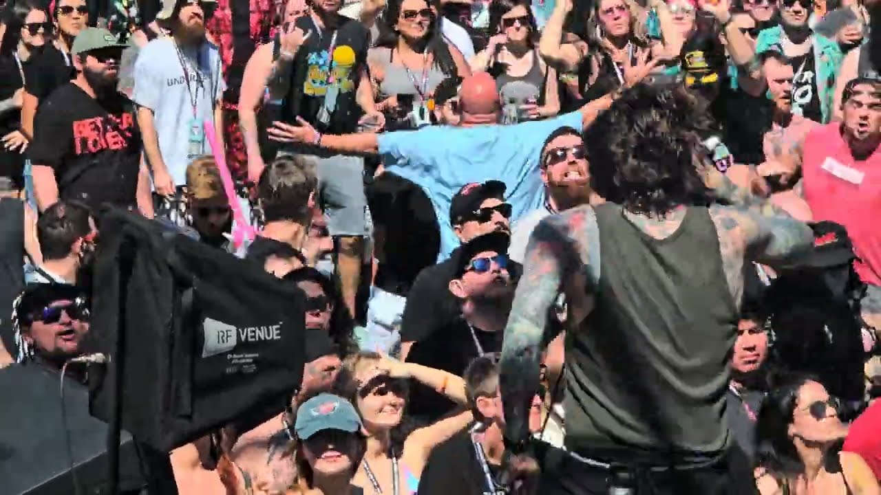 The Devil Wears Prada Live // Emos Not Dead Cruise