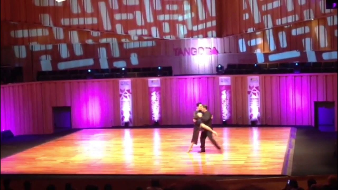 Nuria V&aacute;zzquez y Edgar Bruselario