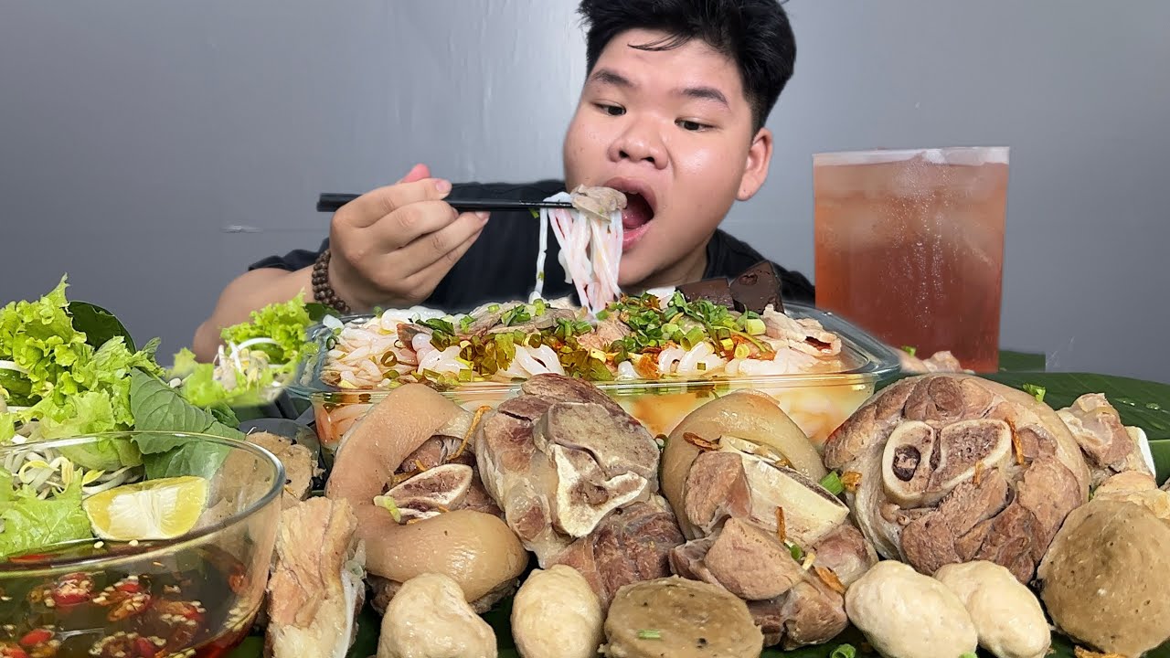 Bánh Canh Giò Heo Mọc Bò Viên Chấm Mắm Ớt Cay Ngon Đậm Vị | Dương Doubar