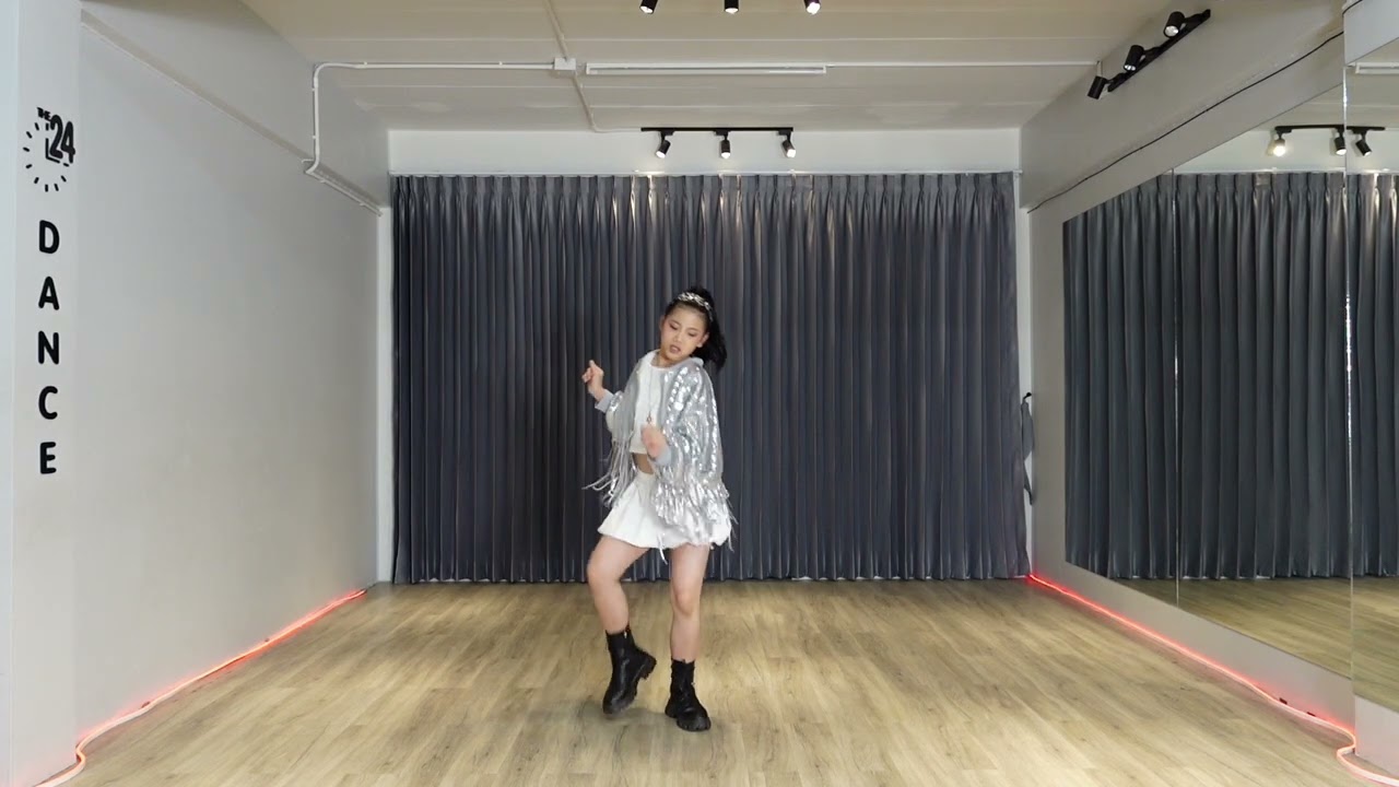 Pitchanun_Kananartham_solo_futurestar_likejennie
