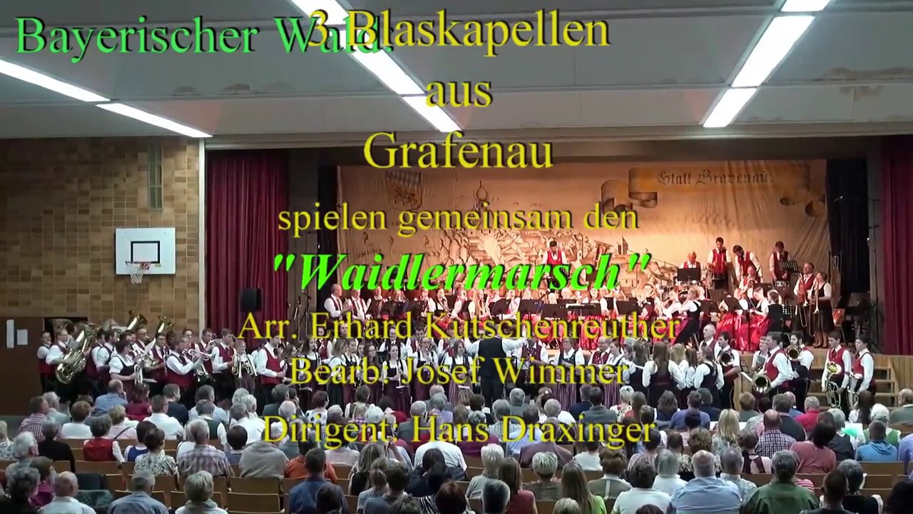 3 Grafenauer Blaskapellen spielen gemeinsam den Waidlermarsch
