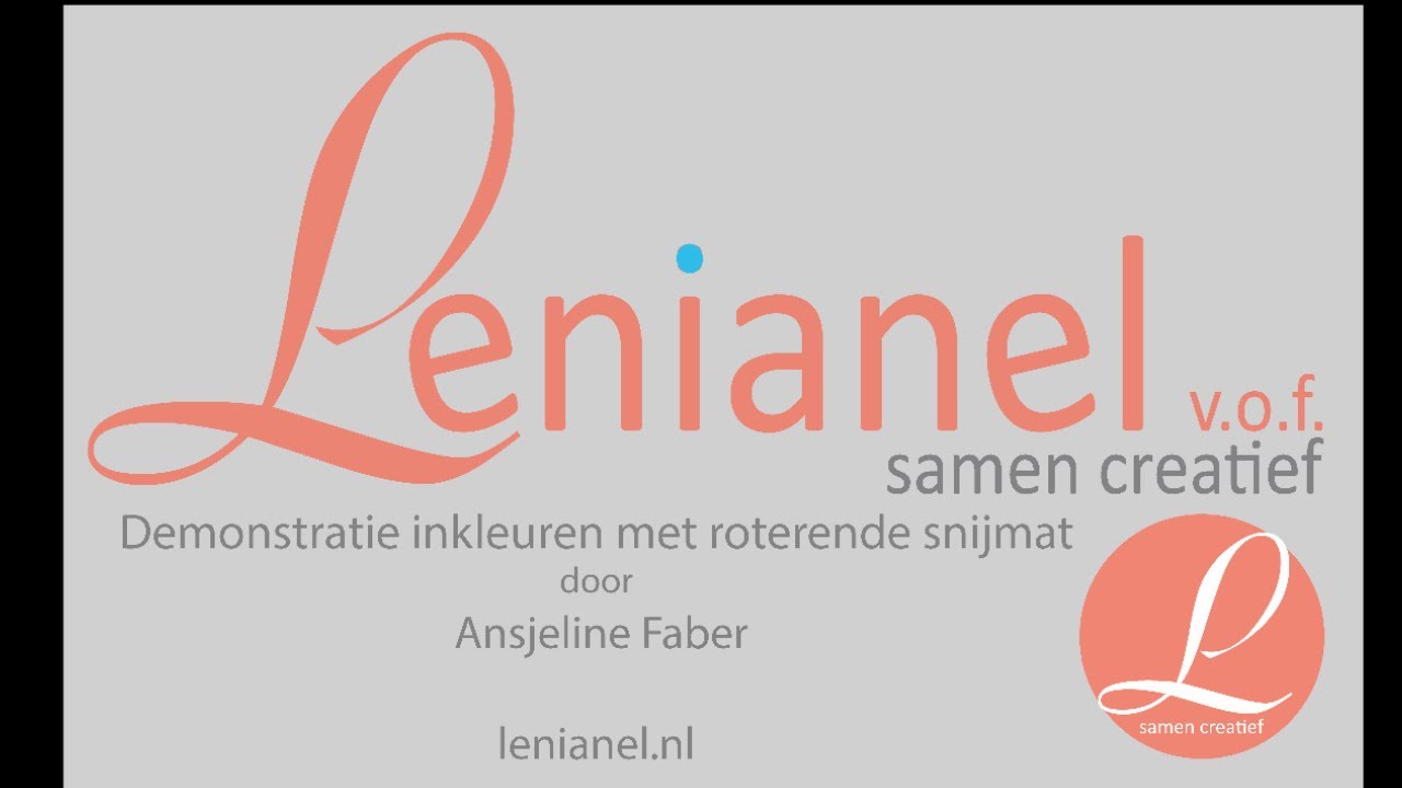 Op stof gestempelde afbeelding inkleuren op roterende snijmat