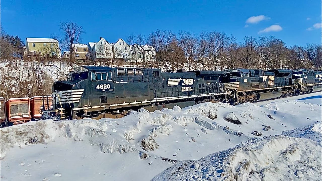 SD70ACE Trails Elephant Style on AC44C6M Sandwich of NS 29G