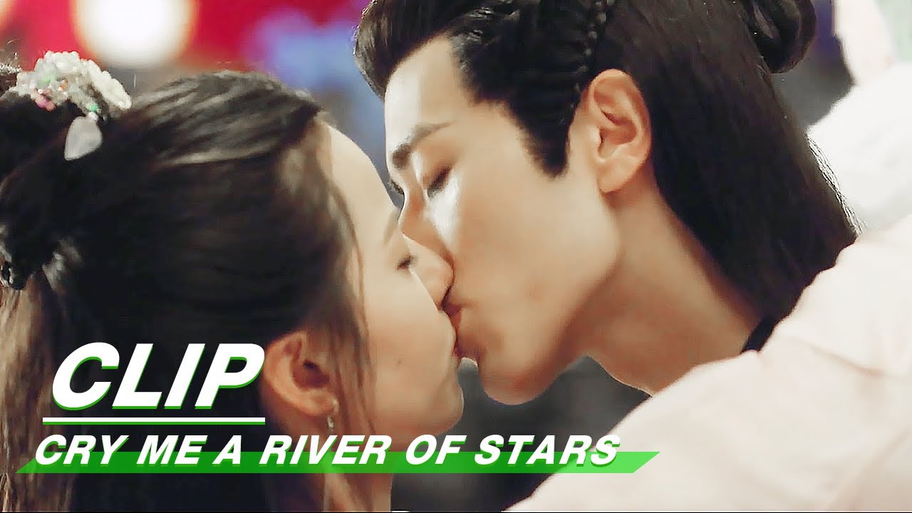 Clip: A Romantic Kiss | Cry Me A River of Stars EP12 | 春来枕星河 | iQiyi