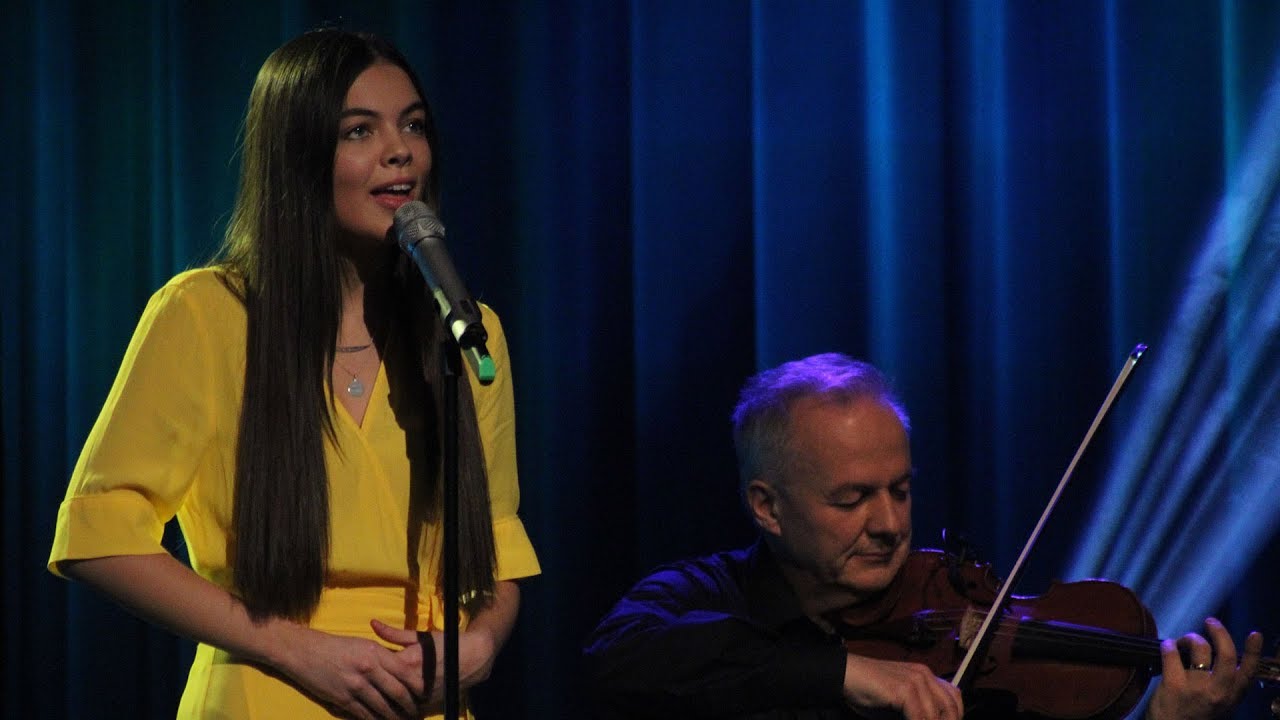 Sibeál Ni Chasaide - The Parting Glass | The Late Late Show | RTÉ One