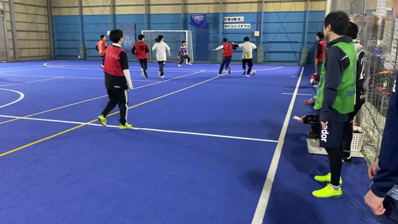 白 vs 赤