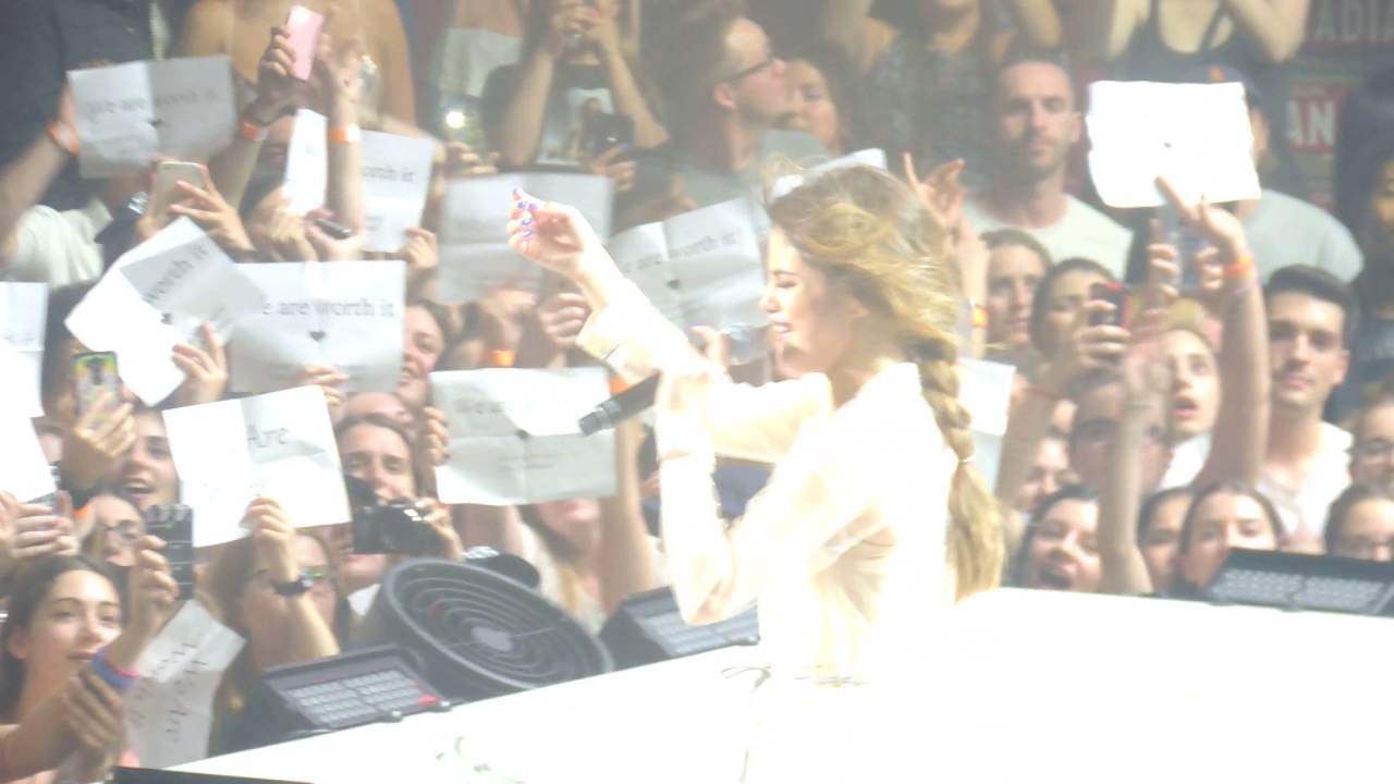 Selena Gomez - Who Says live in Montreal 05/26/16