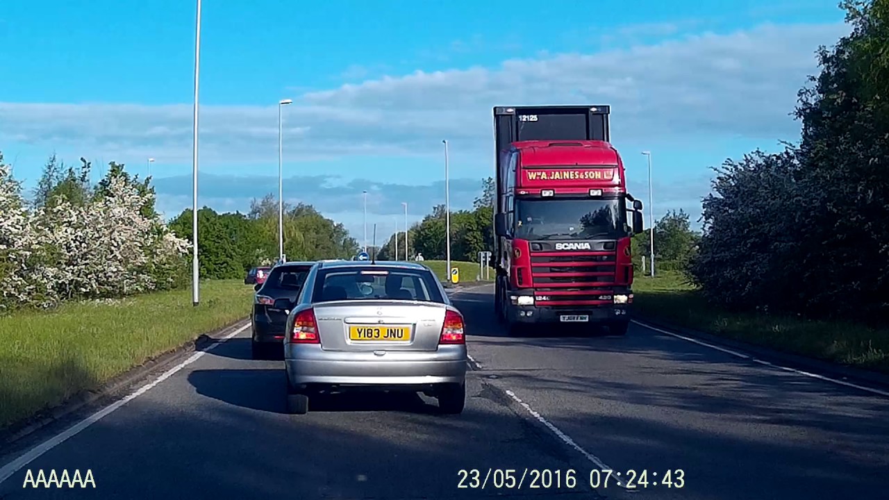 Cambs Dashcam - Sutton, Cambridgeshire: A142, carved up, given the middle finger! Dangerous driving!