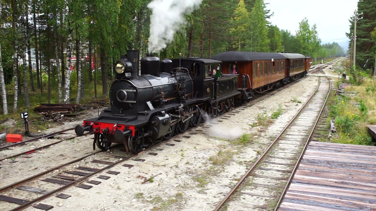 NSB 26c  / 411 og NSB 21b / 225 ankommer Kløftefoss 31.08.2025.