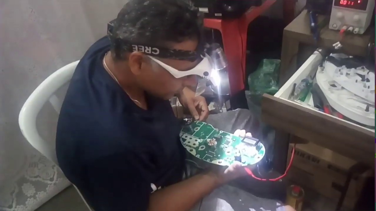 Gsx 750 f  manutensão no painel displei não liga.