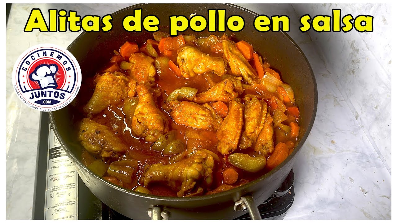Alas de pollo con vegetales en una rica salsa