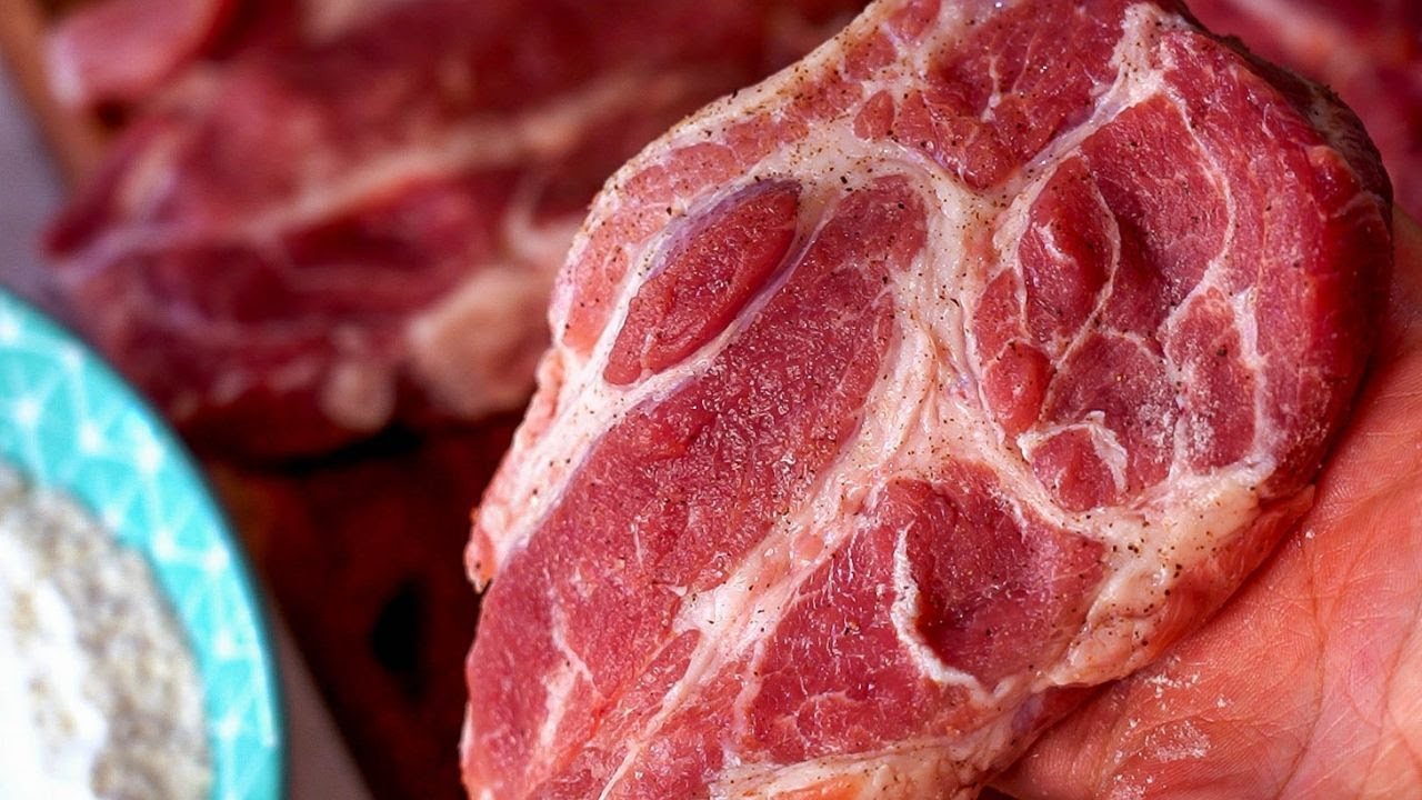 Любимата храна на българина - СВИНСКИ ВРАТ ! Ето как да го приготвите крехък и сочен!