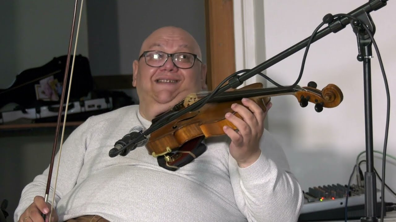 A zene éltető ereje - Ürmös László brácsaművész története ( forrás : Hatvan TV )