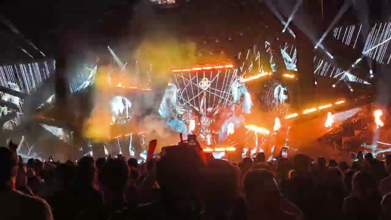 Main Stage Dia 2 Alesso Opening set