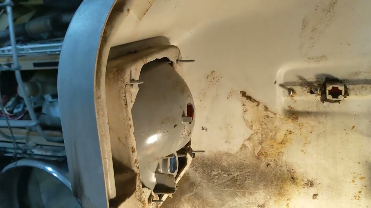 GMC Motorhome 5 (leak points roof)