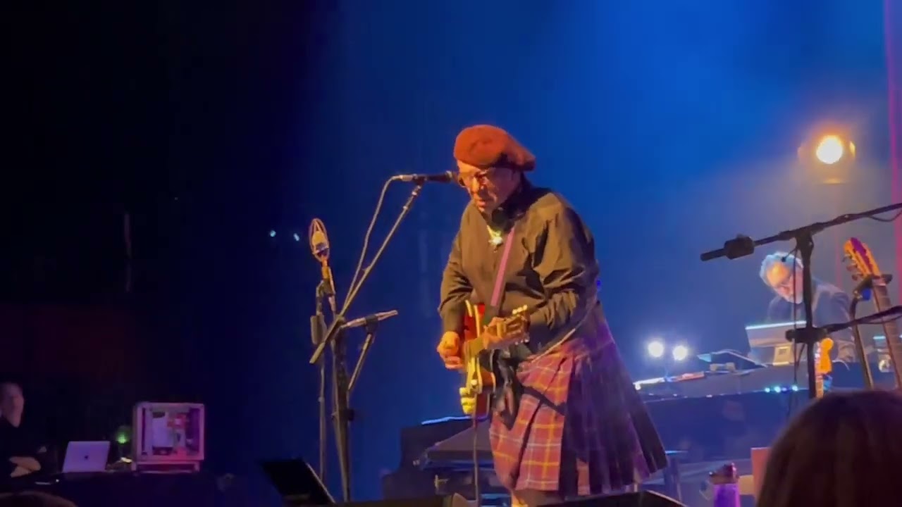 ELVIS COSTELLO & THE IMPOSTERS - A TOWN CALLED RIDDLE & WAITING FOR THE END OF THE WORLD Openers