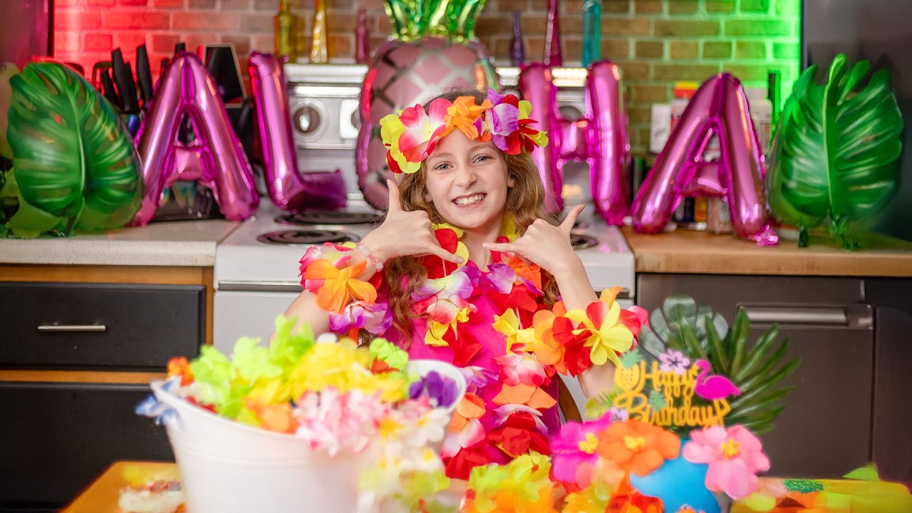 Happy Hawaiian Birthday Hayley 🏝️ 🎁 🥳 🤙