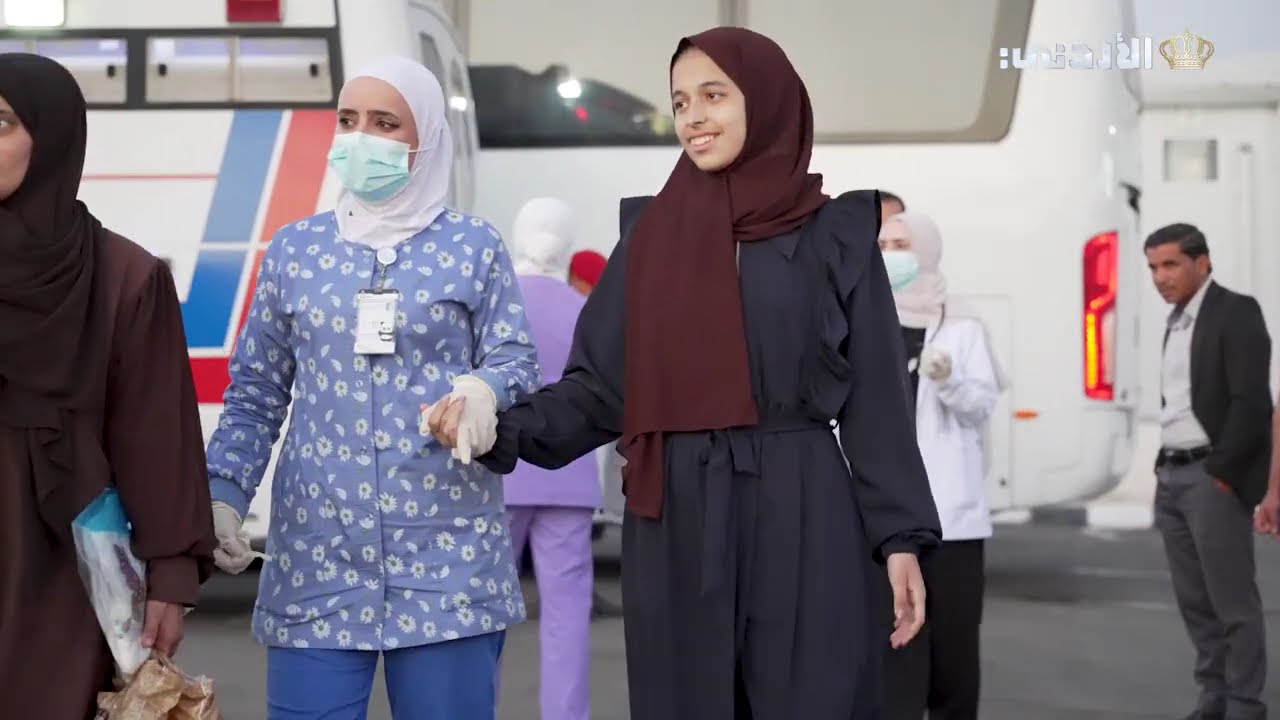 لقطات من وصول الاطفال المصابين من غزة للعلاج في الاردن عن طريق الخدمات الطبية الملكية