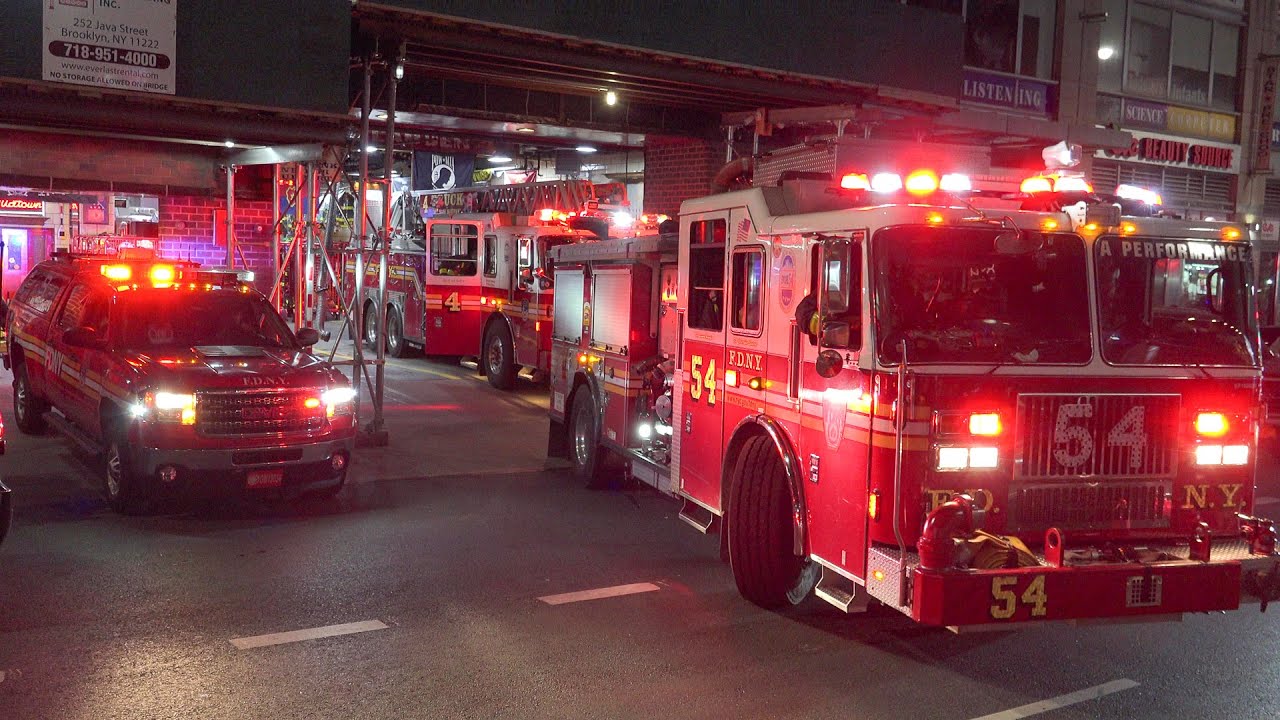[FULL HOUSE RESPONSE!] - FDNY Engine 54 + Ladder 4 + Battalion 9 - [EVERYBODY GOES!] -