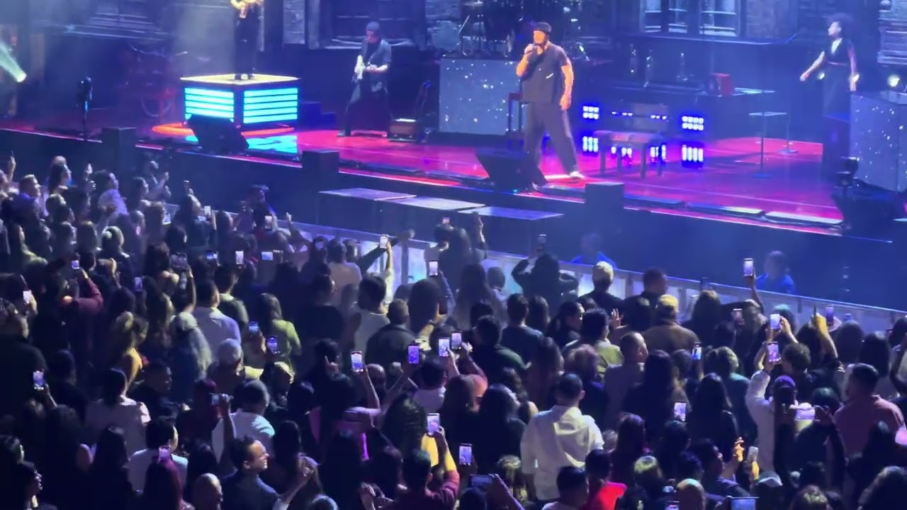 Señora de las cuatro décadas - Ricardo Arjona 