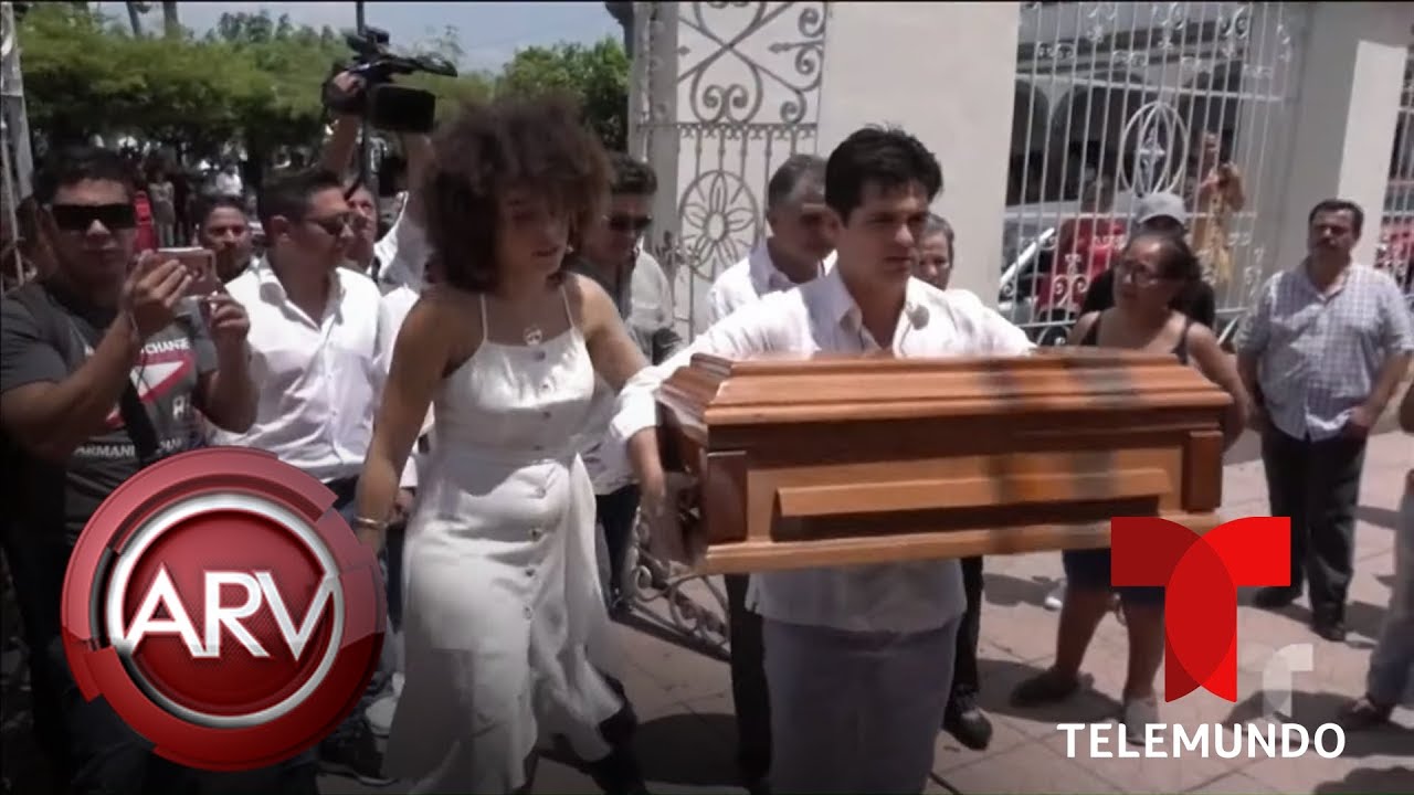Ferdinando Valencia y su esposa le dan el &uacute;ltimo adi&oacute;s a su hijo | Al Rojo Vivo | Telemundo