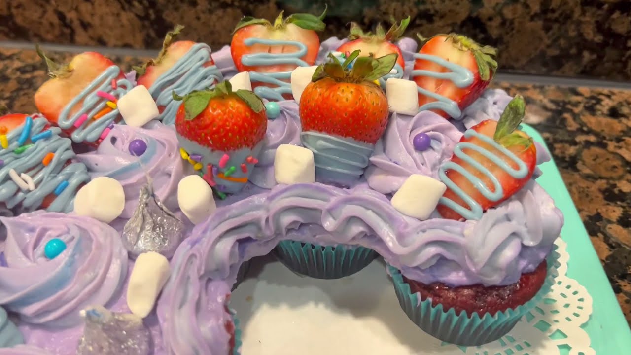 How to decorate a letter cupcake cake C for party #birthdaycake  #cakedecorating #cake